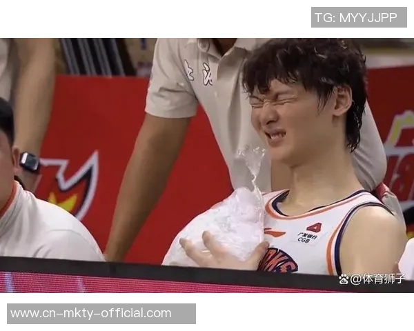 任骏飞因击打王哲林头部被裁判直接罚下引发热议